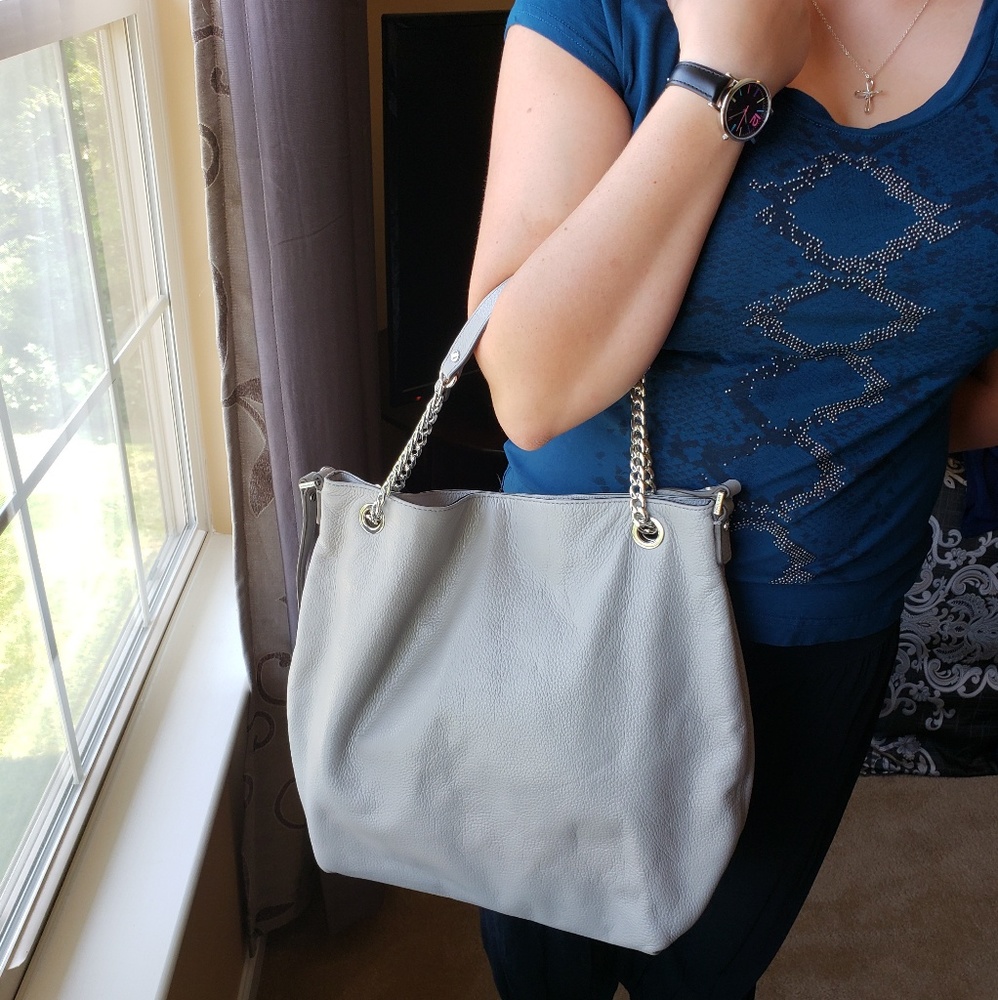 Michael Kors gently used light grey leather purse1